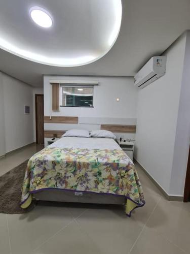 a bedroom with a bed in a white room at 8-Flat confortável lugar nobre in Manaus
