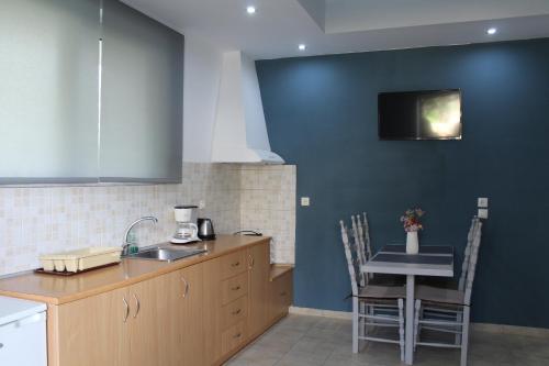 Dapur atau dapur kecil di Village Drapanias Apartments
