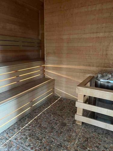 Galeriebild der Unterkunft Valley Vista Retreat - Luxe Studio - Top Floor Serenity - Romantic Getaway - Heated Pool Haven in Shanty Bay
