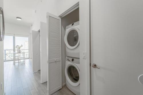 Devereaux Miami 2 Bedroom, 1 Bedroom, and Studio Condos with Balconies photo 42