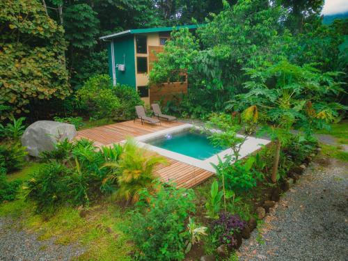 a backyard with a swimming pool and a house at Arenal Getaway in Fortuna