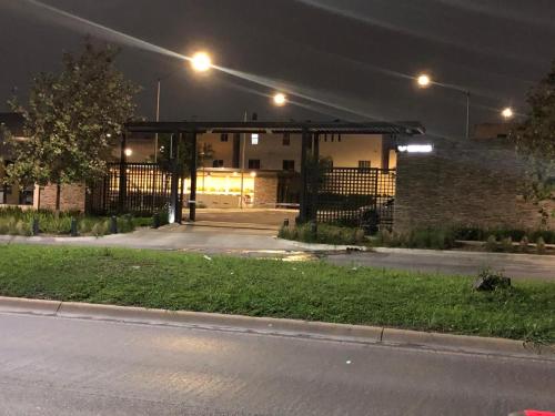 a building with a parking lot at night at Nohemani Suite in Monterrey