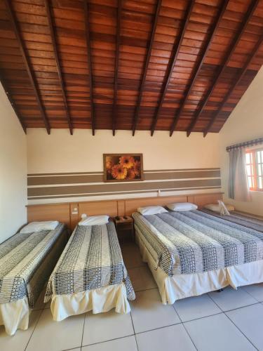 Katil atau katil-katil dalam bilik di Hotel Porto dos Milagres