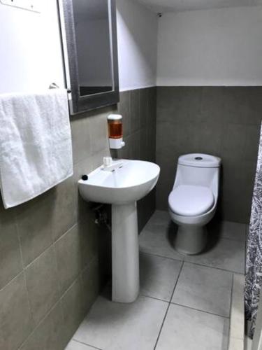 a bathroom with a sink and a toilet at Casa Colibrí Apartamento 5 in Guatemala