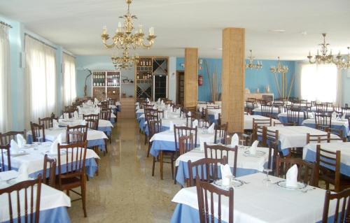 Un restaurant sau alt loc unde se poate mânca la Hotel Marola