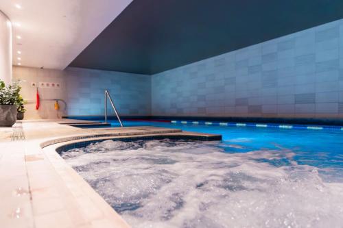 a jacuzzi tub in a swimming pool at Hilton Bournemouth in Bournemouth