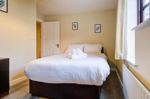 Ένα ή περισσότερα κρεβάτια σε δωμάτιο στο Spacious & Modern 2 Bed sleeps 5 in Walthamstow