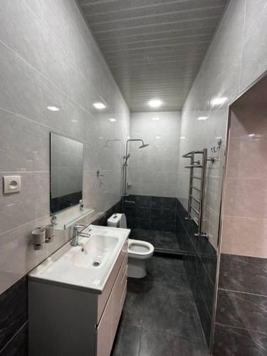 Vonios kambarys apgyvendinimo įstaigoje Premium apartment for guests in Yunusobod