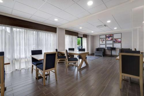 an office with a conference room with a table and chairs at Hampton Inn Natchitoches in Shamard Heights