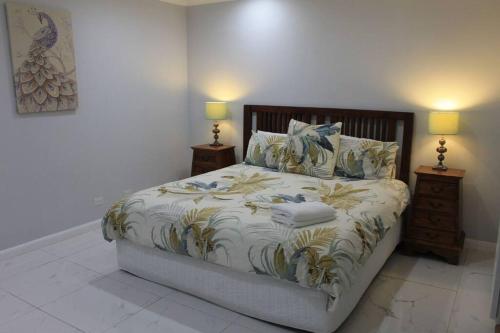 Ένα ή περισσότερα κρεβάτια σε δωμάτιο στο 9 Room Family & Pet Friendly Home