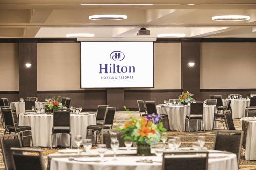Бизнес-центр и/или конференц-зал в Hilton Knoxville Airport