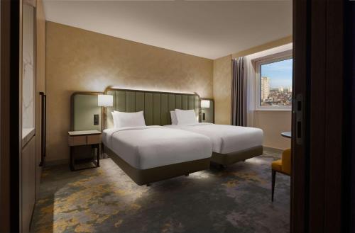 Ένα ή περισσότερα κρεβάτια σε δωμάτιο στο Hilton Sofia