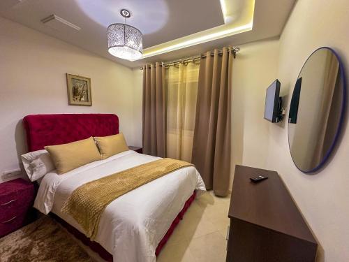 Llit o llits en una habitació de Elite Holiday Home - Luxury & Centric Flat