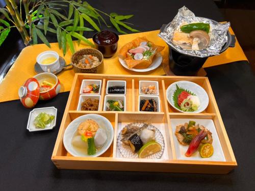 a tray of food on a table with plates of food at KOUBOUNOYU HONTEN in Shizuoka