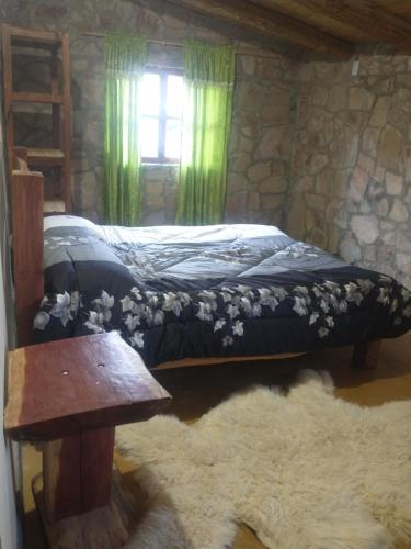 Ένα ή περισσότερα κρεβάτια σε δωμάτιο στο Cabaña huasi rumi