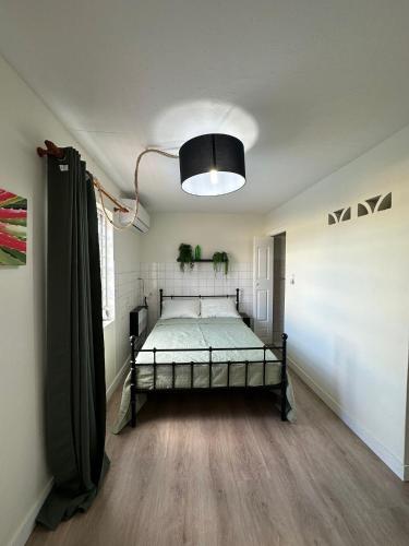 a bedroom with a bed in the middle of a room at Apartement Anabela in Willemstad