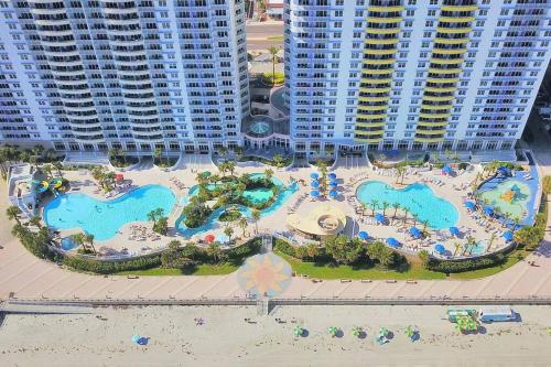 Πισίνα στο ή κοντά στο Luxury Condo 10th Floor at the Wyndham Ocean Walk