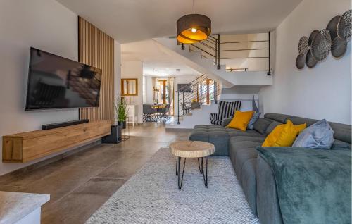 Χώρος καθιστικού στο 3 Bedroom Awesome Home In Vodnjan