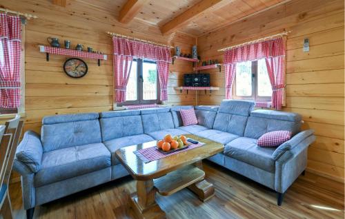 Khu vực ghế ngồi tại Lovely Home In Vinogradi Ludbreski With Sauna