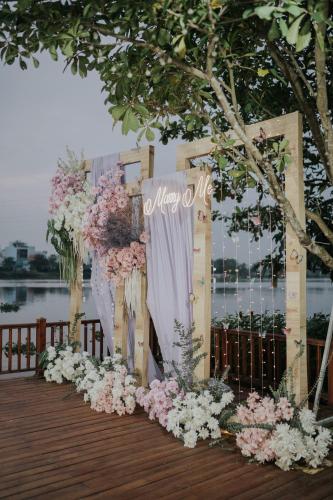 a bunch of flowers are lined up on a boardwalk at TROPICAL HOUSE RIVERSIDE RETREAT in Thuan An