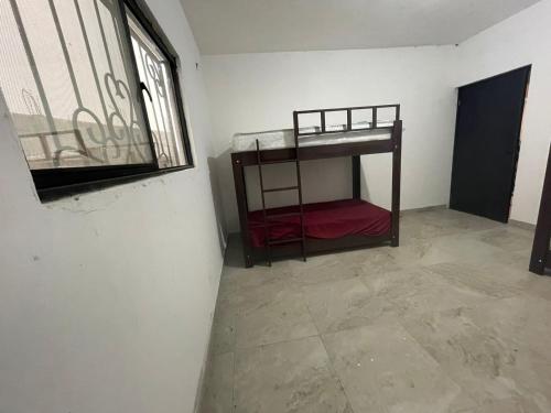 a room with a bunk bed with a window at Casa de las estrellas in Valles