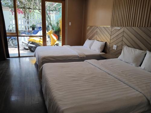Кровать или кровати в номере Vindy House