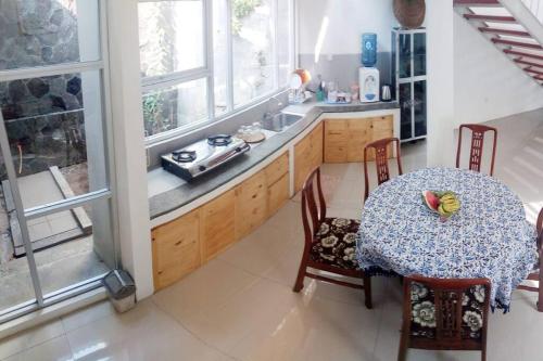 Кухня или мини-кухня в Rumah cantik di komplek pesantren daarut tauhid
