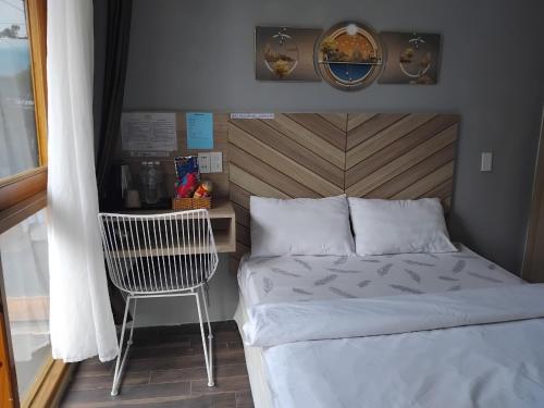 Кровать или кровати в номере Vindy House