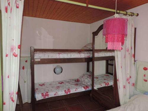 - deux lits superposés dans une chambre dans l'établissement Maison Noirmoutier-en-l'Île, 2 pièces, 4 personnes - FR-1-224B-214, à Noirmoutier-en-l'lle