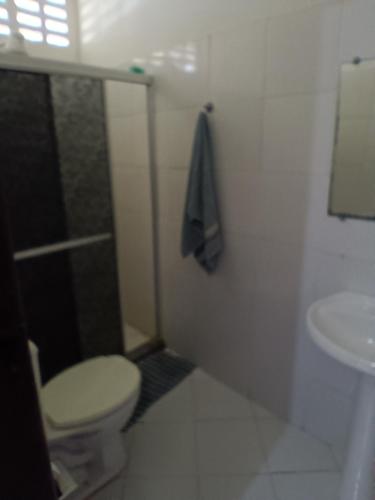 a bathroom with a toilet and a sink at Pousada Villa do Mar in Itaparica Town