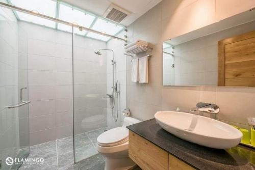 Koupelna v ubytování Villa C15 Tự Doanh tại Flamigo Dai Lai Resort