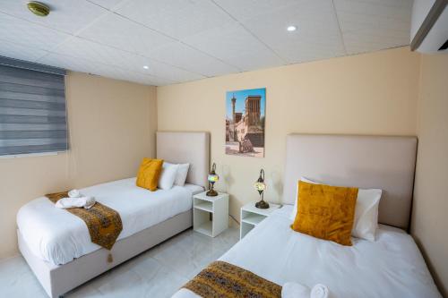 Postel nebo postele na pokoji v ubytování Desert Safari Overnight Experience "Modern room with AC & Entertainment"