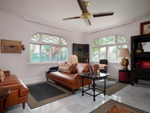 a living room with a couch and a table at The Historic Wailuku Inn Maui in Wailuku