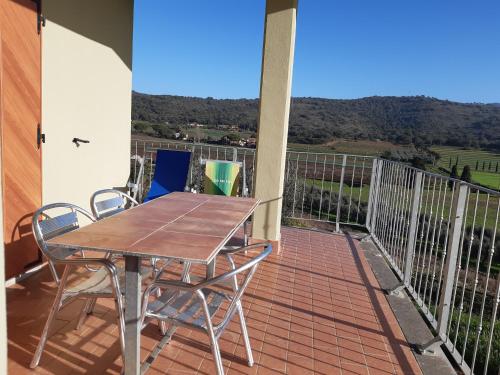 a table and chairs on a balcony with a view at Agriturismo Val di Nappo in Castiglione della Pescaia