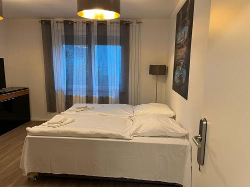 Cama o camas de una habitación en Porschenahe Wohung