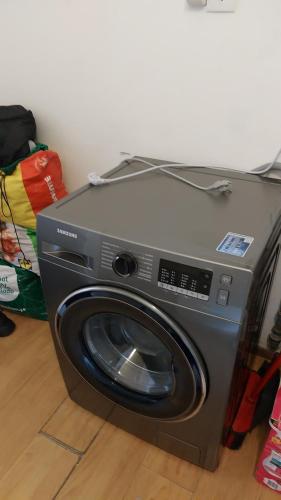 a washer and dryer sitting in a room at H5J - APT in Vila Nova de Gaia