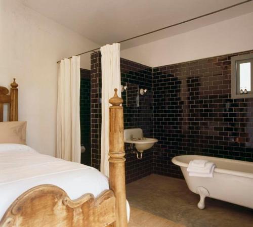 Ένα μπάνιο στο Maison Couturier, San Rafael, a Member of Design Hotels