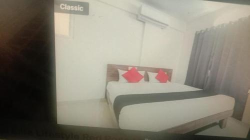 Postel nebo postele na pokoji v ubytování RED ROSE HOTEL