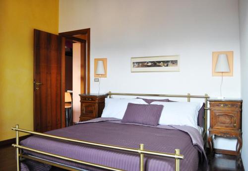 A bed or beds in a room at Casa Vacanze Mazzanti