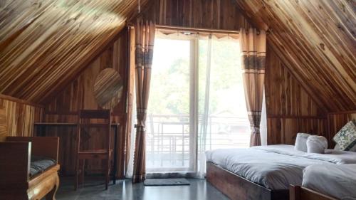 Postel nebo postele na pokoji v ubytování Amphai Guest house