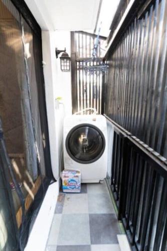 a washer and dryer in a hallway of a building at 锦·【金太閣】名古屋駅徒歩700m超大空间まるまる貸切 in Nagoya