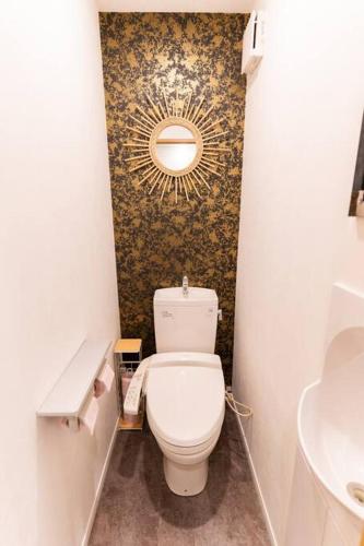 a small bathroom with a toilet and a sink at 锦·【金太閣】名古屋駅徒歩700m超大空间まるまる貸切 in Nagoya