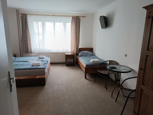 En eller flere senger på et rom på Pension Hluboká