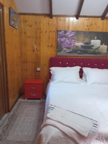 Cama o camas de una habitación en GuestHouse Hamiti Llogara