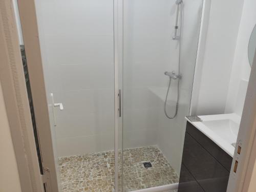 Bilik mandi di Gîte manthes
