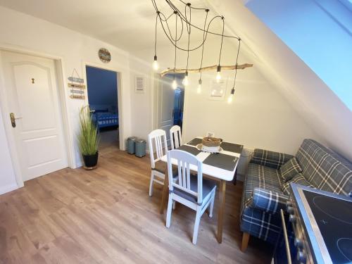 Χώρος καθιστικού στο Ferien im Wangerland Ferienwohnung LEUCHTTURM Minsen Schillig Hund Pool Sauna