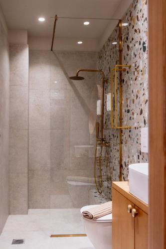Koupelna v ubytování Num Suites & Lofts Athens