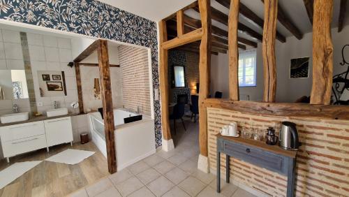 a large bathroom with a sink and a counter at La Maison Pas'Chaaxe in Onzain