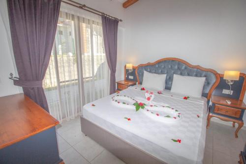 A bed or beds in a room at Likya Labis 2+1 Villa, Özel Havuzlu, Fethiye