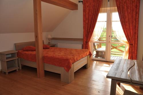a bedroom with a bed and a large window at Viesu nams Bezdubeņi in Sukturi